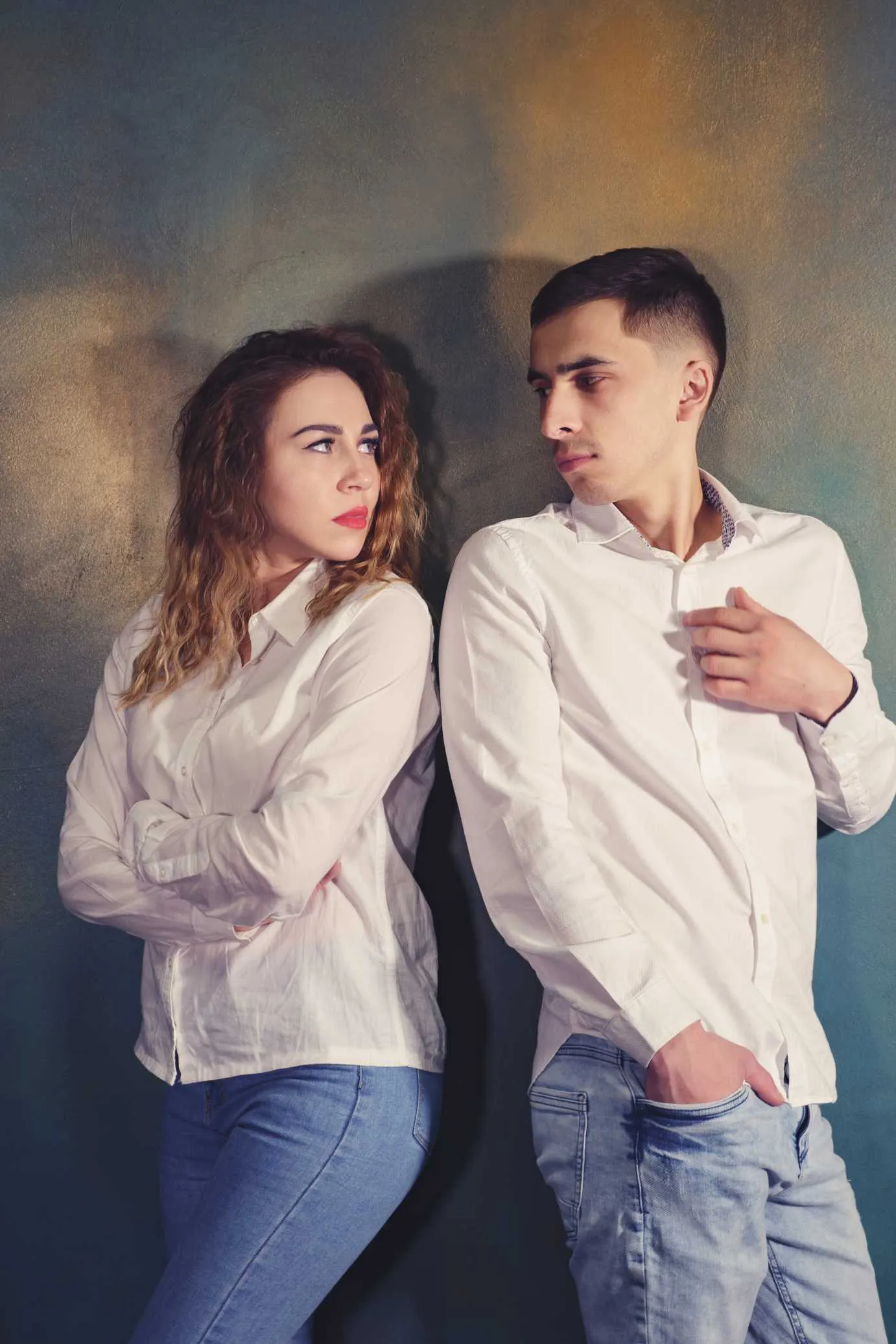 young-couple-in-love-man-and-woman-are-offended-and-looking-at-each-other-1