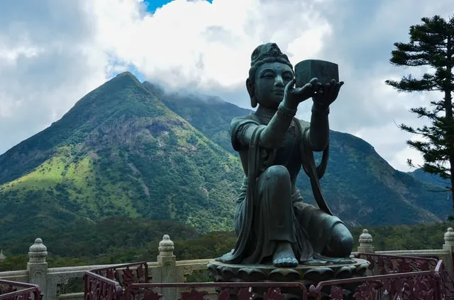 Stufen der Erleuchtung, Bild mit Buddha, der im erleuchteten Zustand einen Kelch hält.