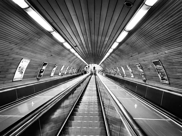 gray-escalator-tunnel-3106884