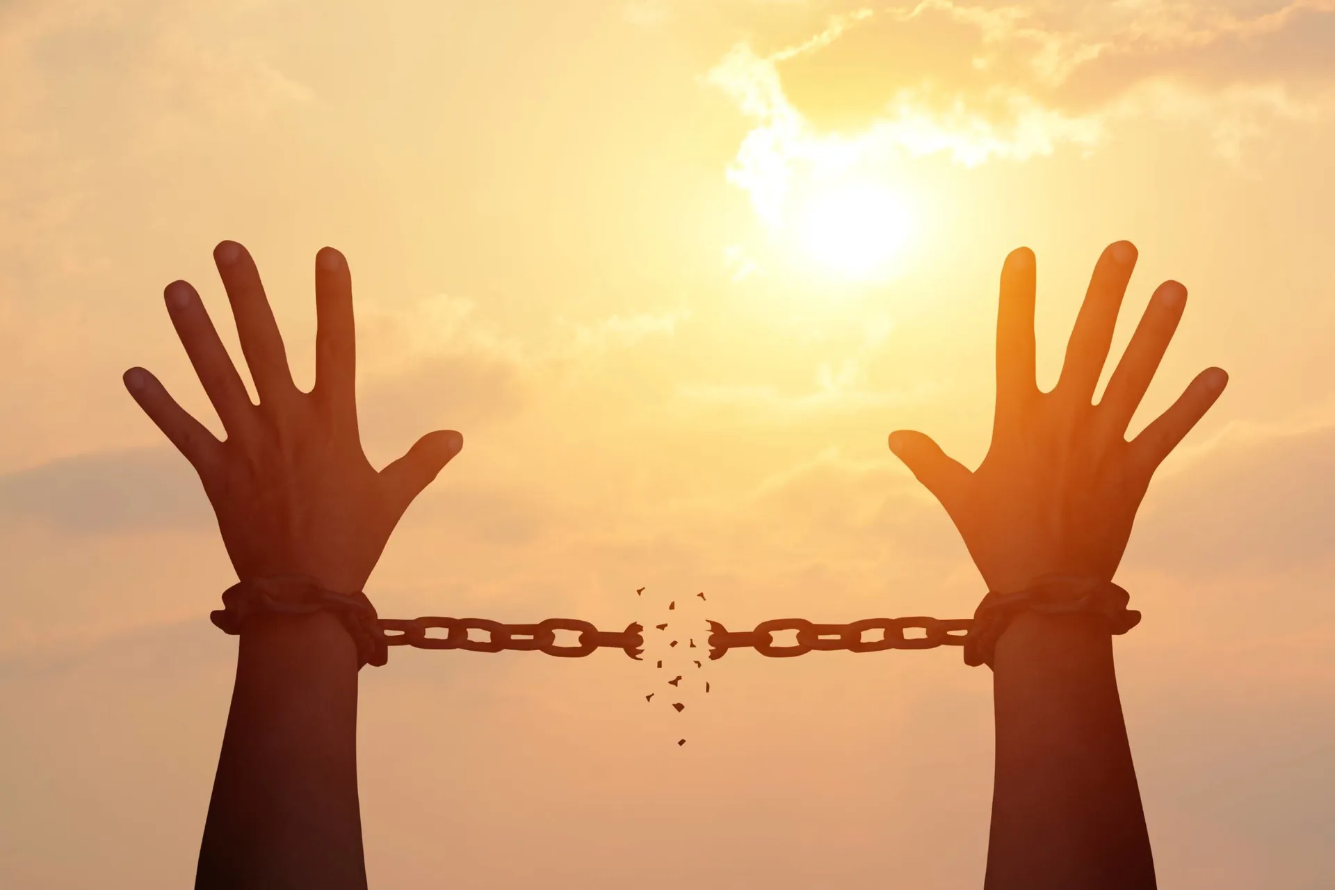 human-hand-chain-is-absent-get-free-1-scaled